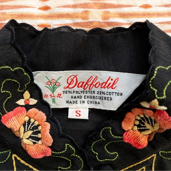 🌼 Vintage Hand Embroidered Chinese Blouse by Daffodil 🌼 - Picture 4 of 9